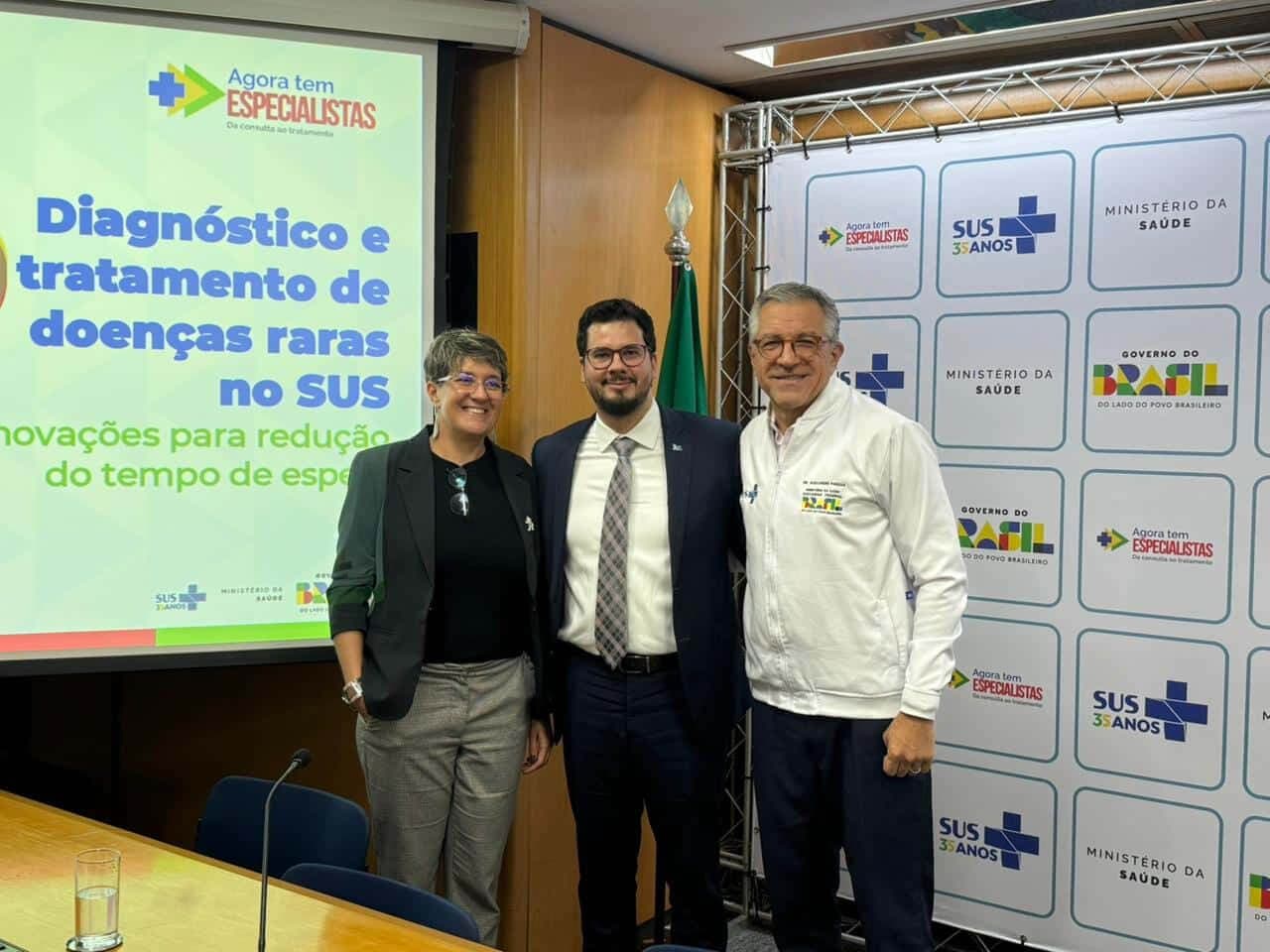 Representatives at a Ministry of Health event on diagnosing and treating rare diseases within SUS